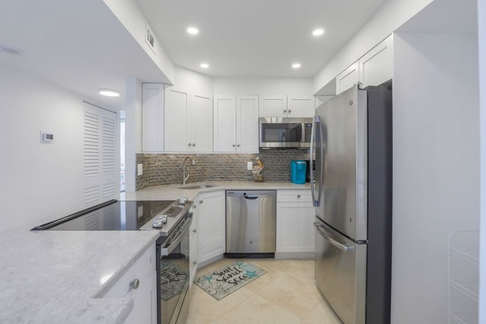 Fully equipped kitchen with 2 coffee makers (drip and Keurig).