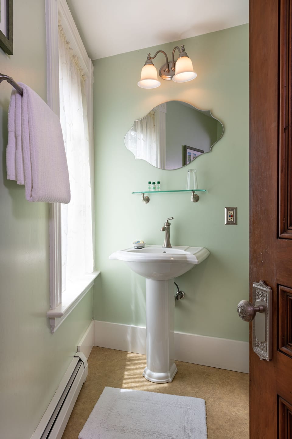 Basic Room, 1 King Bed, Garden View | Bathroom | Free toiletries, hair dryer, bathrobes, slippers