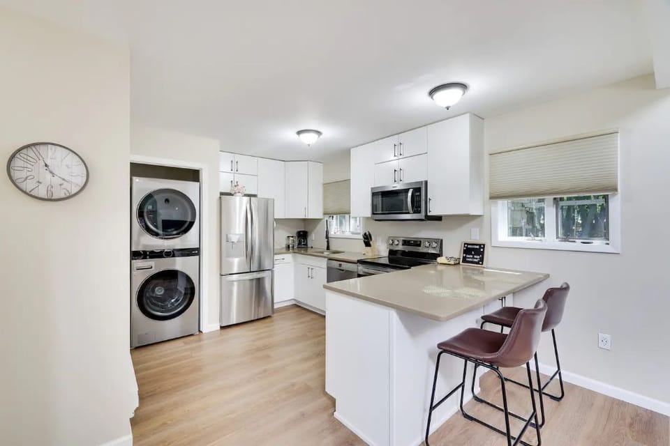 Open kitchen, fully renovated in 2023. 