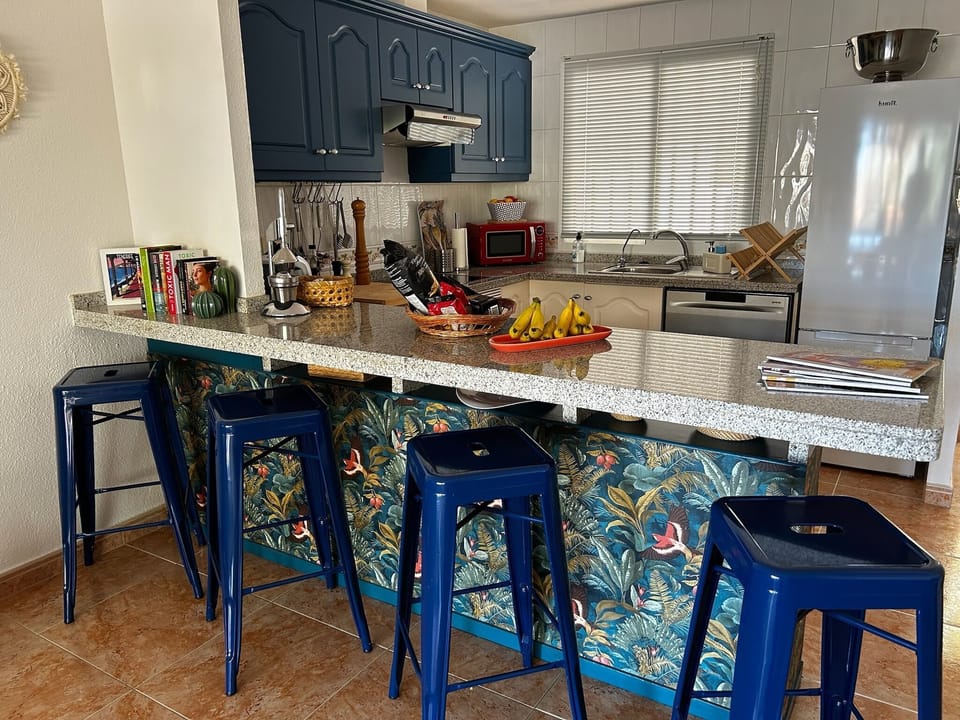 Roque Breakfast Bar