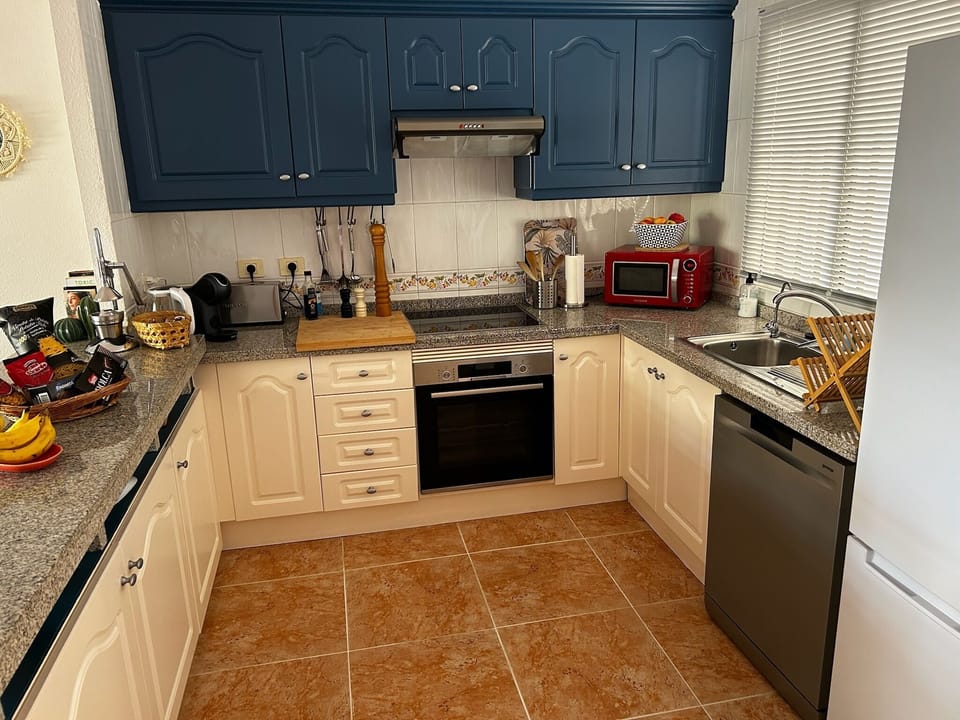Roque Full Kitchen