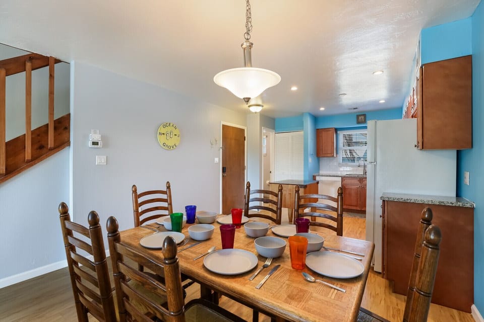 Dining & entryway