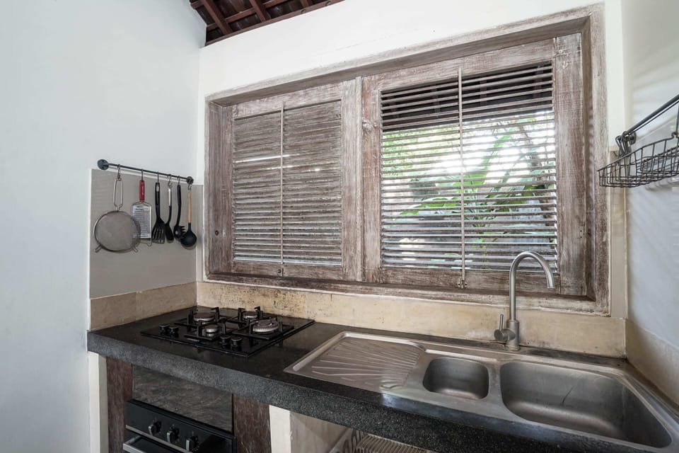 Basic Villa, Multiple Beds | Private kitchen | Fridge, microwave, stovetop, electric kettle
