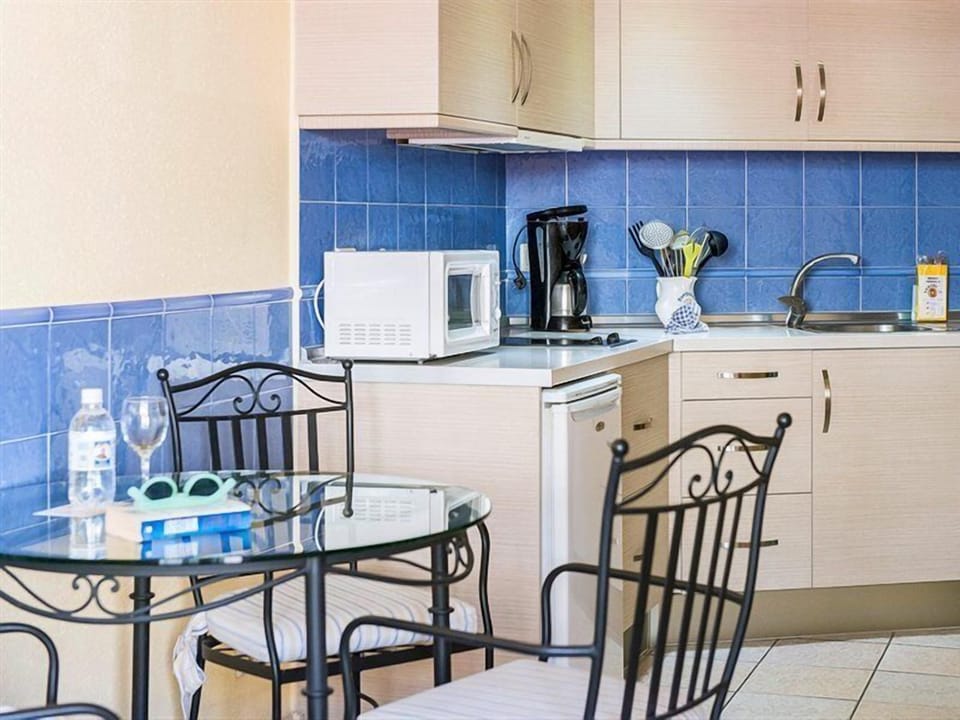 Fridge, microwave, stovetop, electric kettle
