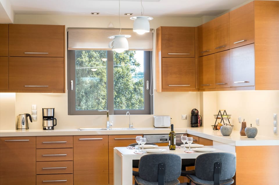 Deluxe Villa, 4 Bedrooms | Private kitchen | Full-size fridge, microwave, oven, stovetop