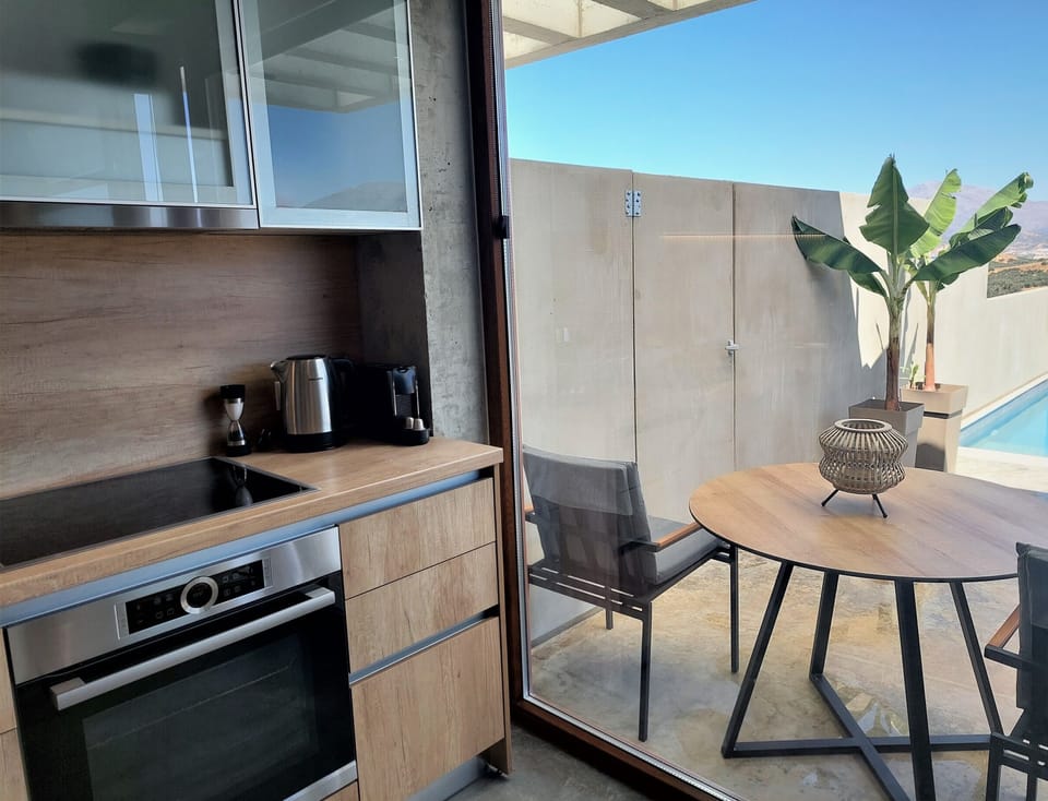 Basic Villa | Private kitchen | Fridge, oven, stovetop, dishwasher