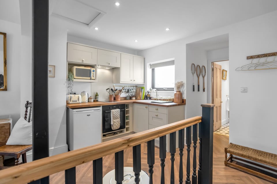 You'll love cooking your favourite meals in this speckless kitchen