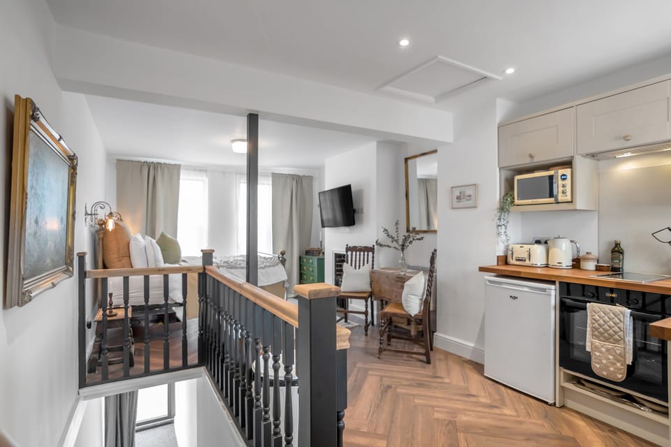 Lie back in this comfortable double bed and enjoy a peaceful sleep 