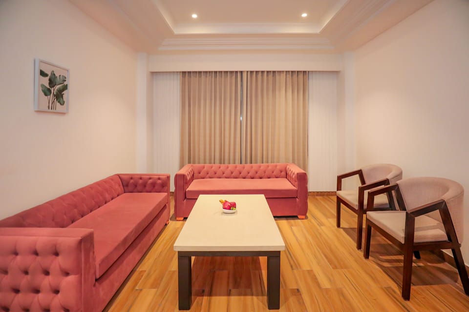 Traditional Studio Suite | Living area