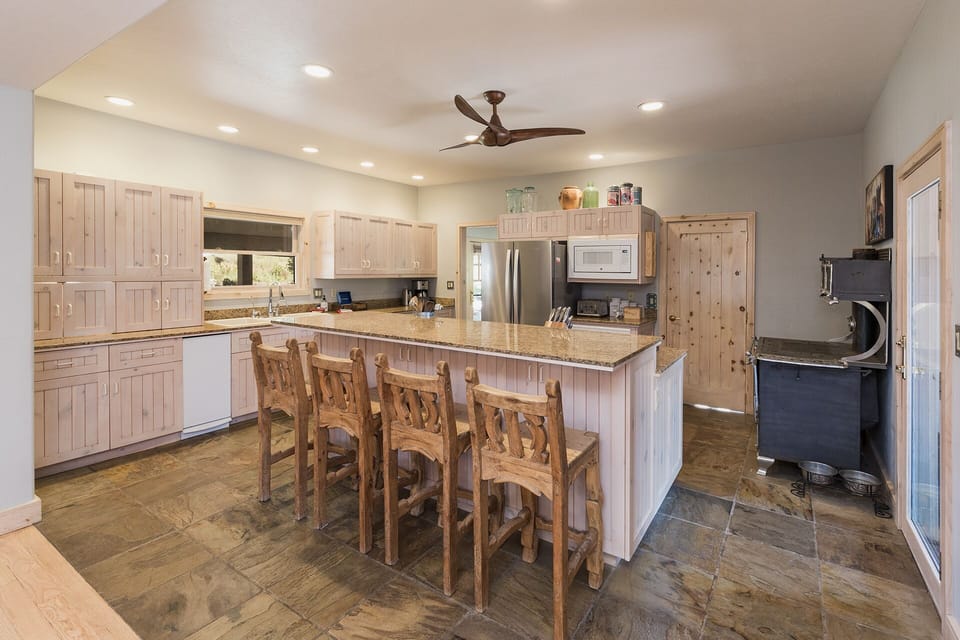 Main House - Kitchen and Bar