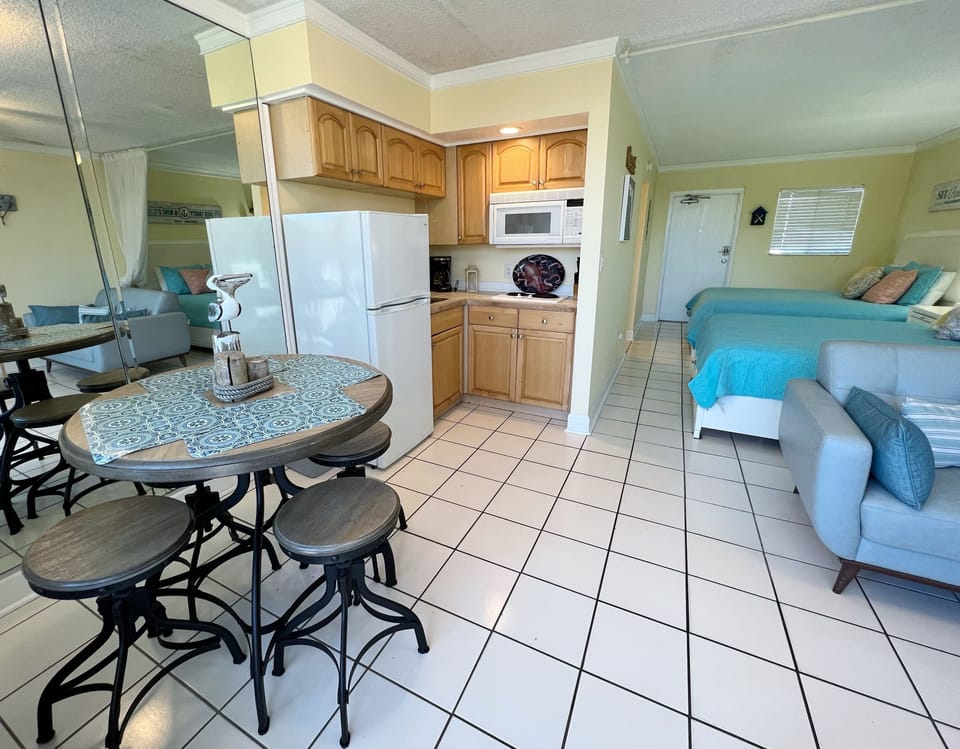 Dining space by the kitchenette - Dining space by the kitchenette