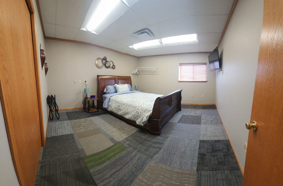 SINGLE QUEEN ROOM - MAIN RENTAL BEDROOM #1