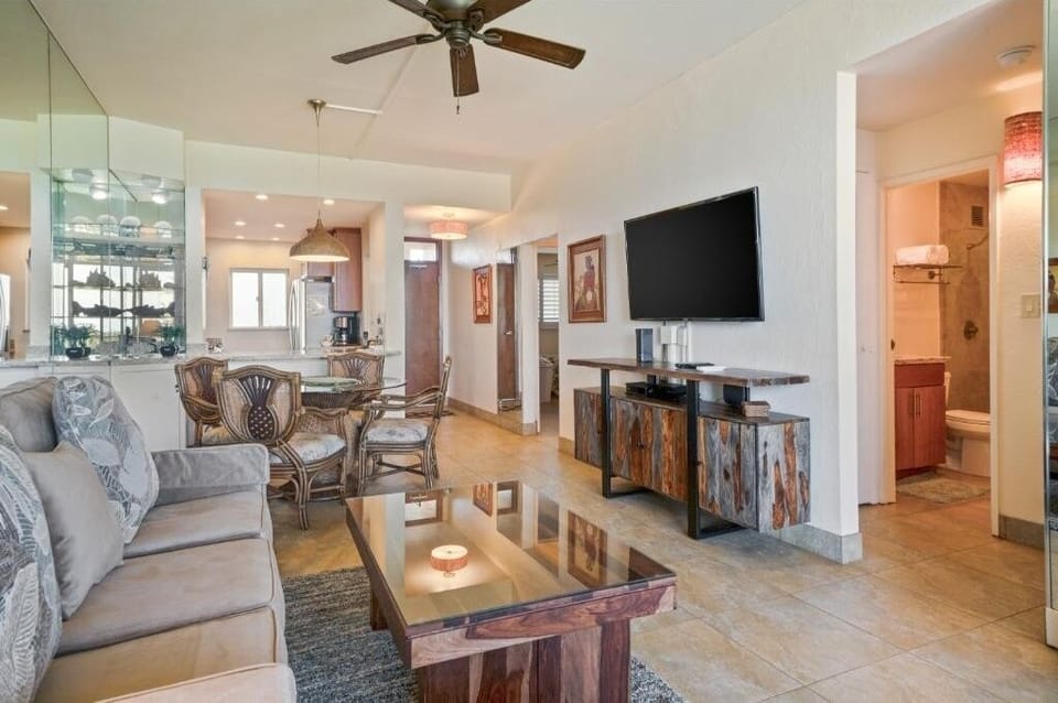 Condo, 2 Bedrooms | Living area