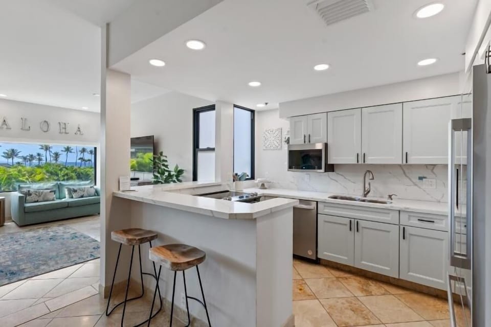 Condo, 2 Bedrooms | Private kitchen | Fridge, oven, coffee/tea maker