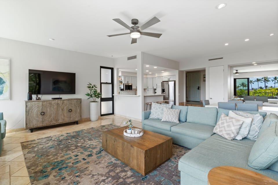 Condo, 2 Bedrooms | Living area | Smart TV