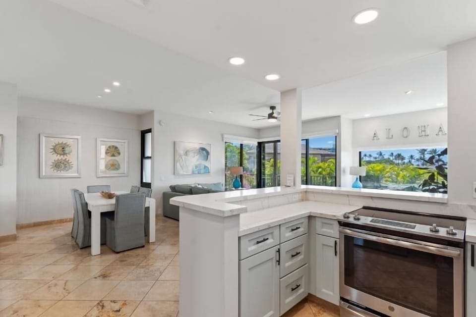 Condo, 2 Bedrooms | Private kitchen | Fridge, oven, coffee/tea maker