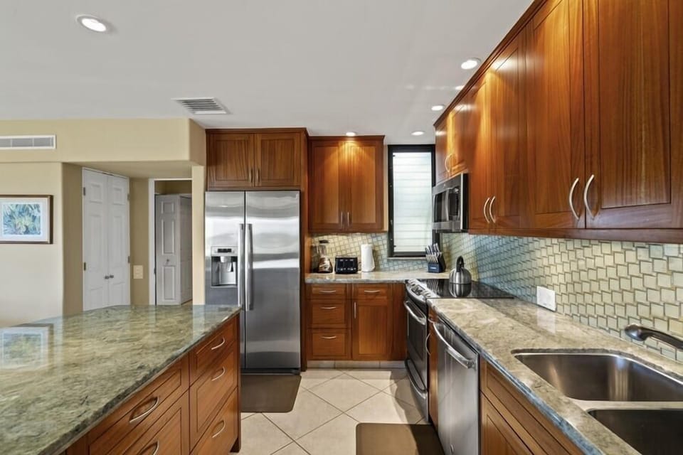 Condo, 1 Bedroom | Private kitchen | Oven