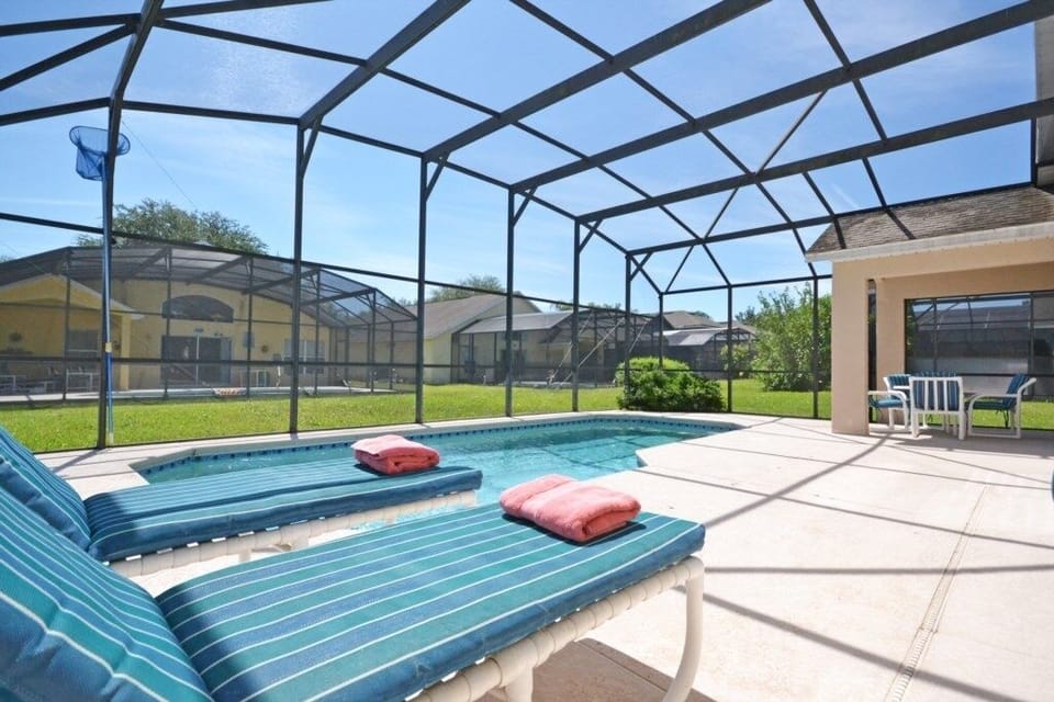 House, 4 Bedrooms | Property grounds