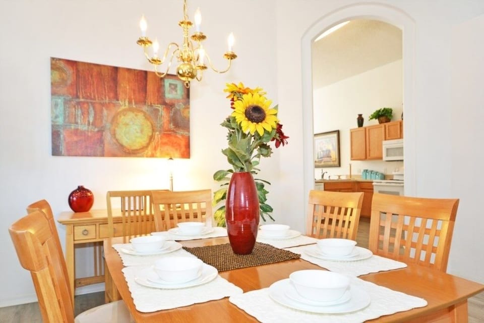 House, 4 Bedrooms | Dining