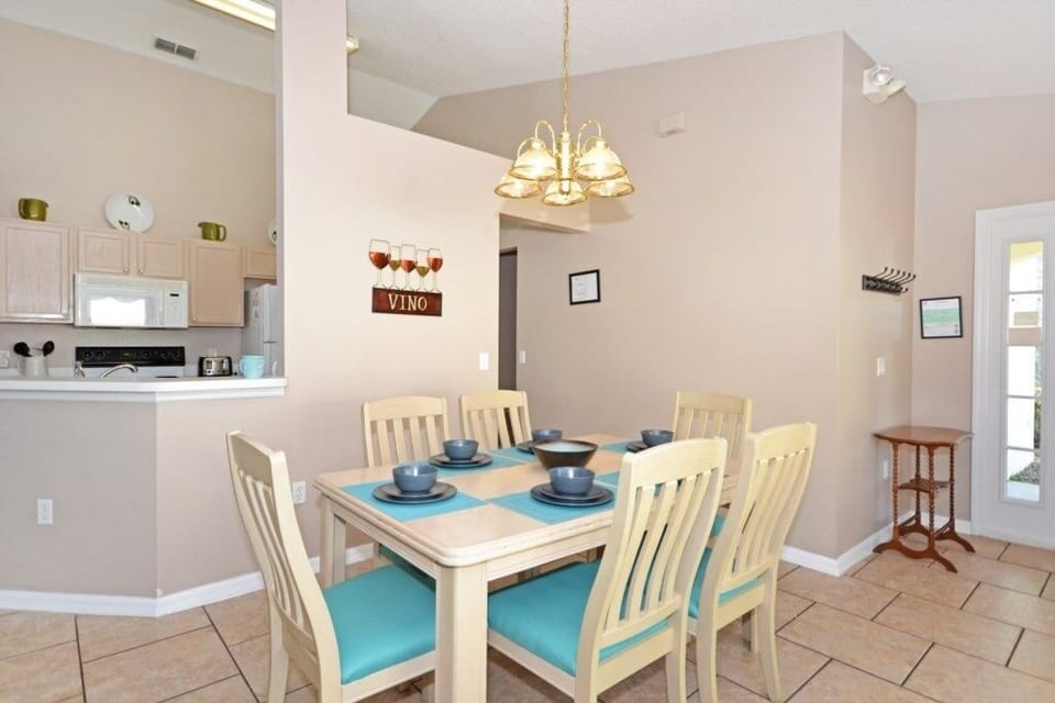 House, 4 Bedrooms | Dining