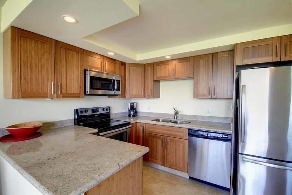 Condo, 1 Bedroom | Private kitchen | Fridge, oven, coffee/tea maker