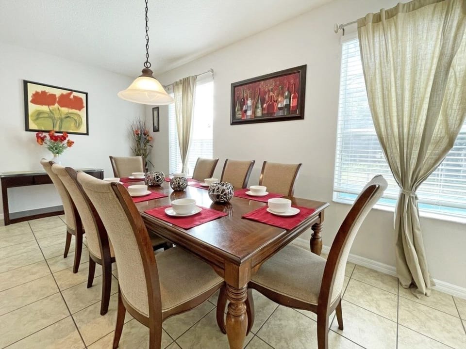 House, 6 Bedrooms | Dining