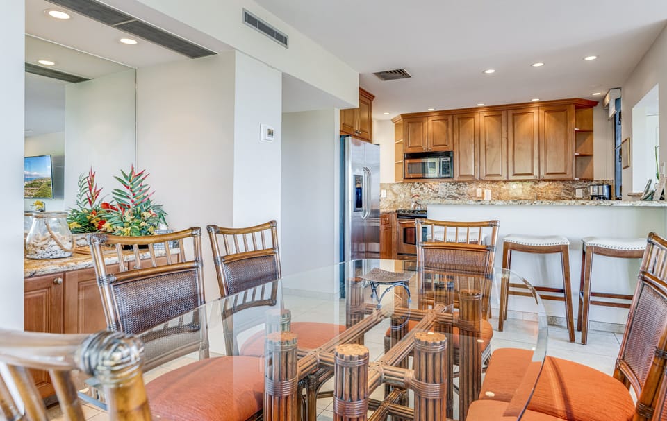 Condo, 2 Bedrooms | Dining