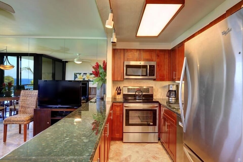 Condo, 1 Bedroom | Private kitchen