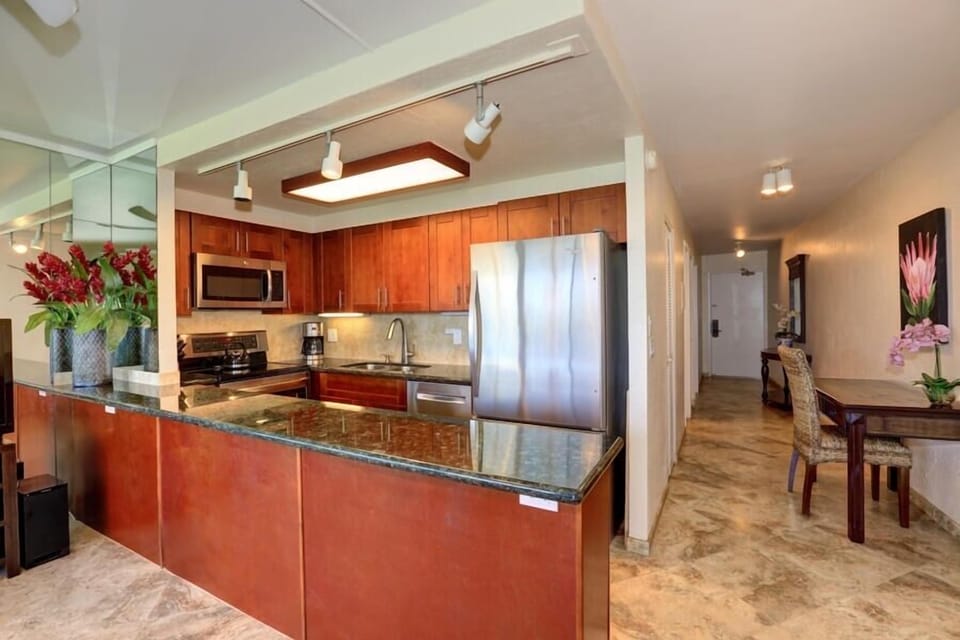 Condo, 1 Bedroom | Private kitchen