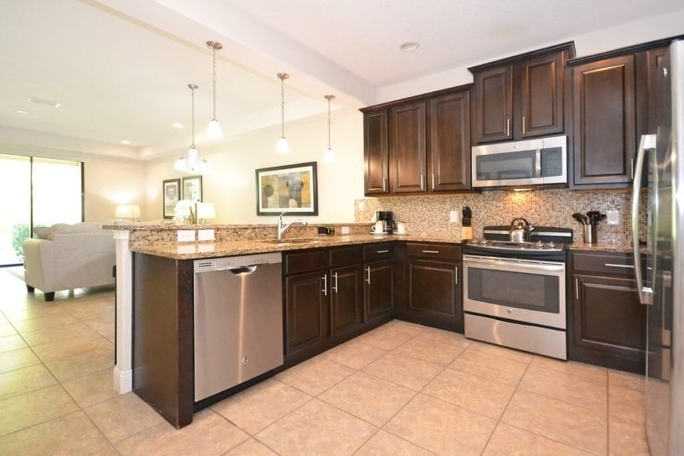Townhome, 3 Bedrooms | Private kitchen