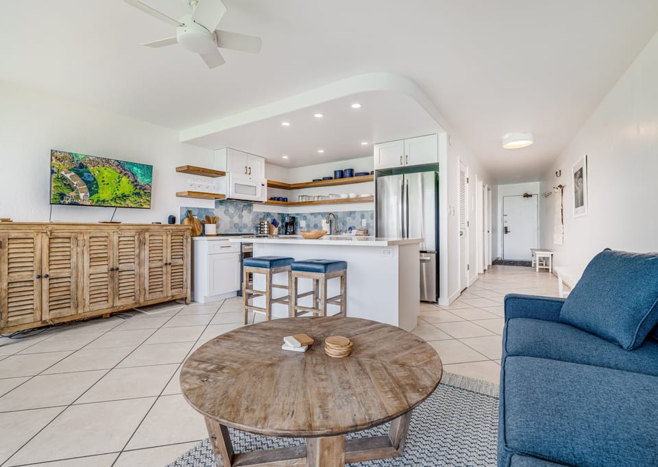 Condo, 1 Bedroom | Living area