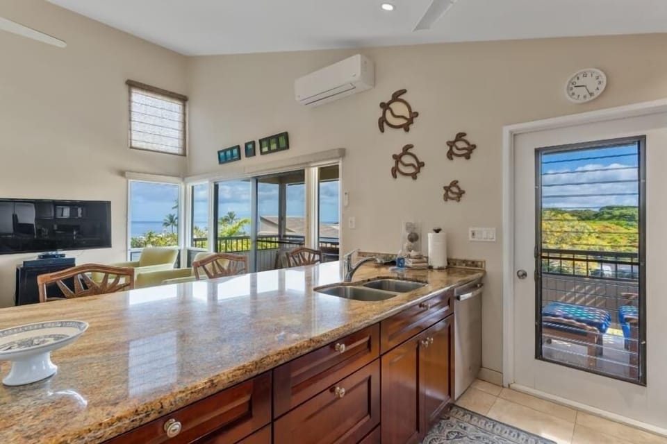 Condo, 2 Bedrooms | Private kitchen | Fridge, oven