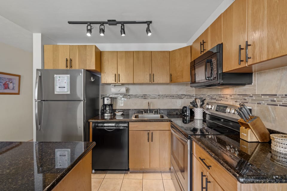 Condo, 1 Bedroom | Private kitchen | Coffee/tea maker, fridge, oven, toaster