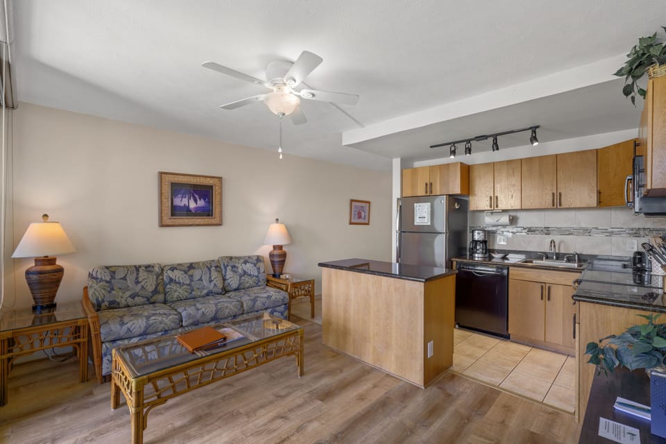 Condo, 1 Bedroom | Living area