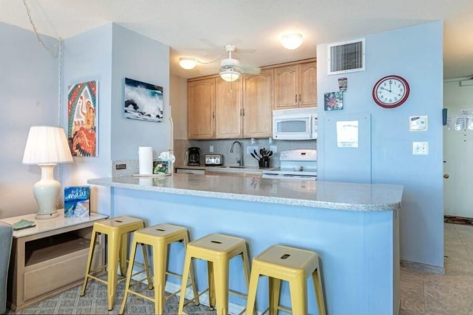 Condo, 1 Bedroom | Private kitchen | Fridge, oven, coffee/tea maker, toaster