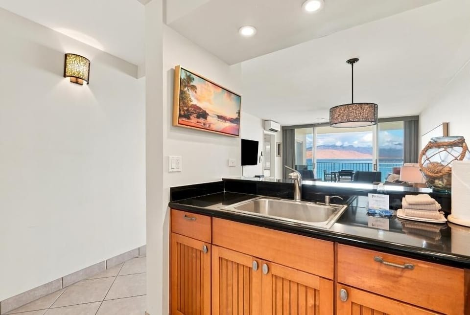 Condo, 2 Bedrooms | Interior