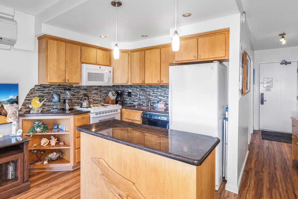 Condo, 1 Bedroom | Private kitchen | Coffee/tea maker, fridge, oven, toaster
