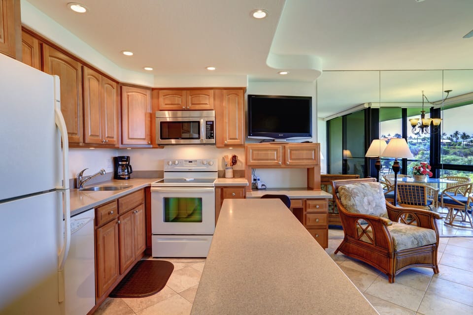 Condo, 1 Bedroom | Private kitchen | Coffee/tea maker, fridge, oven, toaster