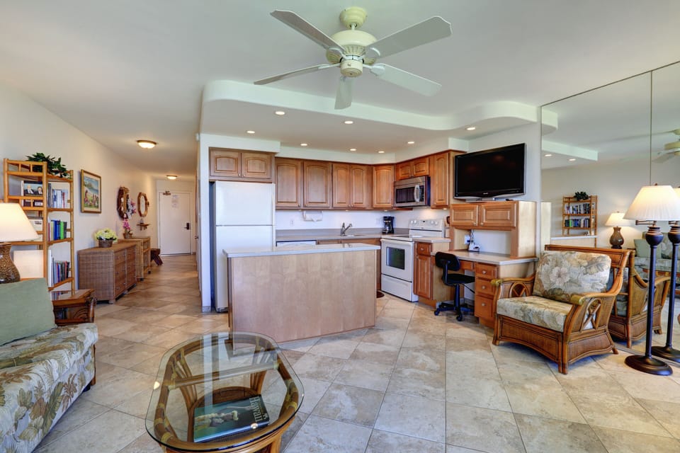 Condo, 1 Bedroom | Living area