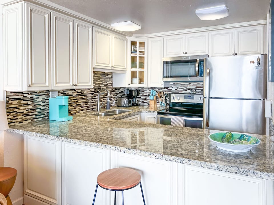 Condo, 1 Bedroom | Private kitchen | Fridge, oven, coffee/tea maker, toaster