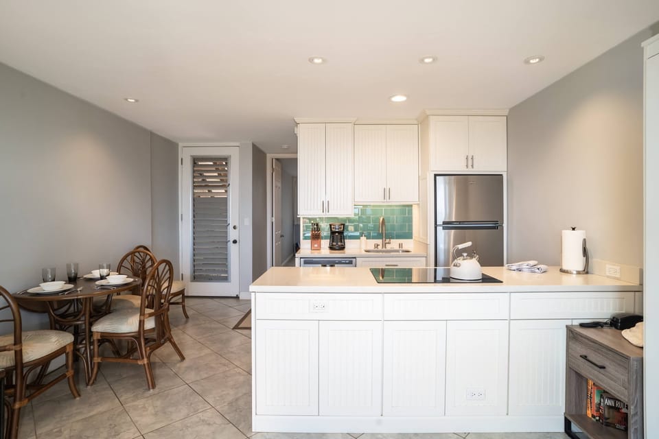 Condo, 1 Bedroom | Private kitchen | Coffee/tea maker, fridge, oven, dishwasher