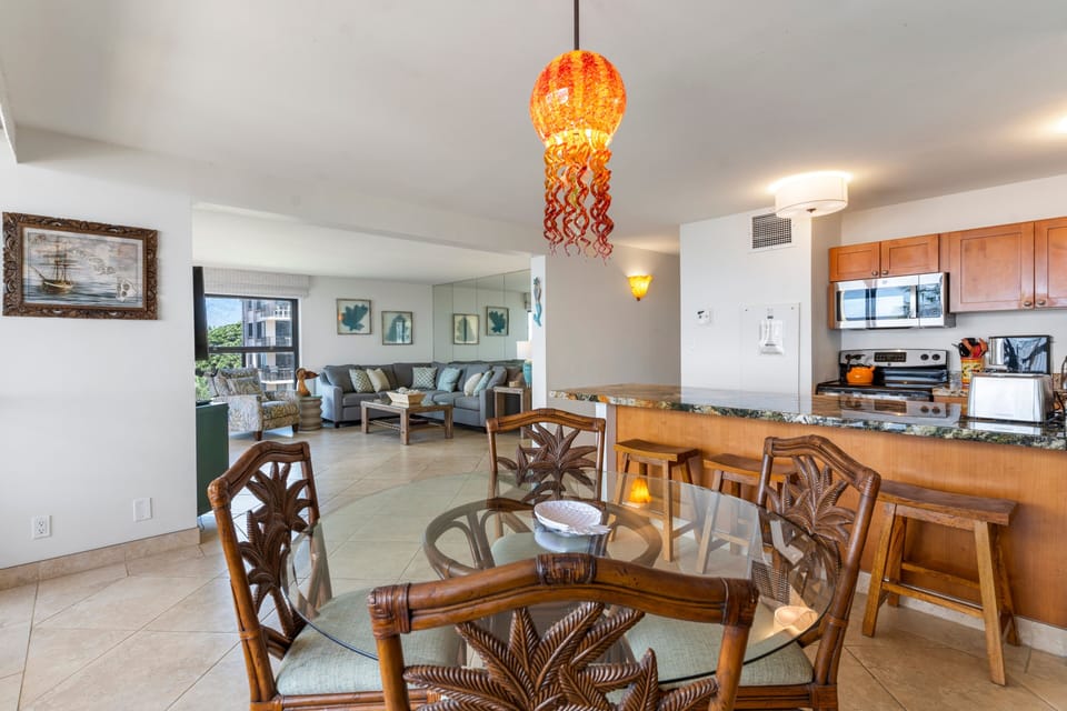 Condo, 2 Bedrooms | Dining