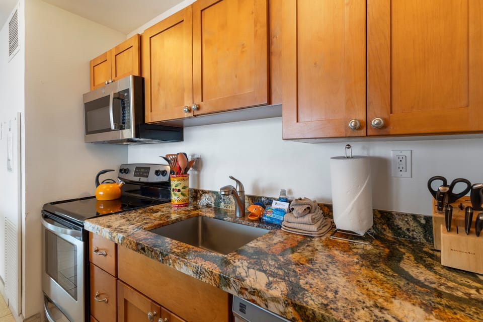 Condo, 2 Bedrooms | Private kitchen | Coffee/tea maker, fridge, oven, toaster