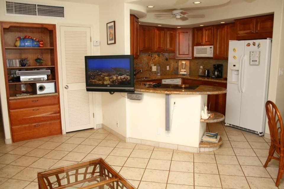 Condo, 1 Bedroom | Private kitchen | Coffee/tea maker, fridge, toaster