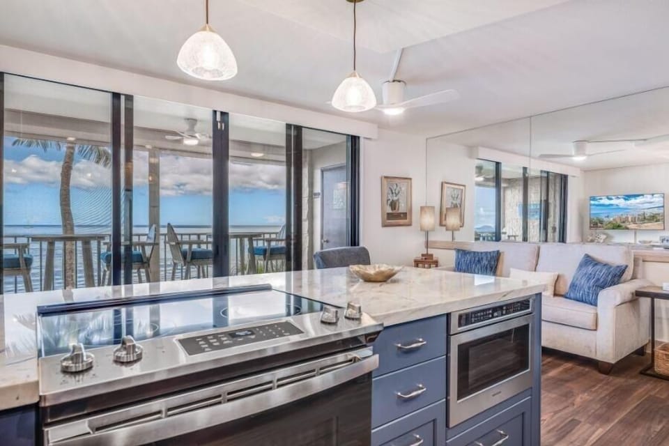 Condo, 1 Bedroom | Private kitchen | Fridge, oven, toaster