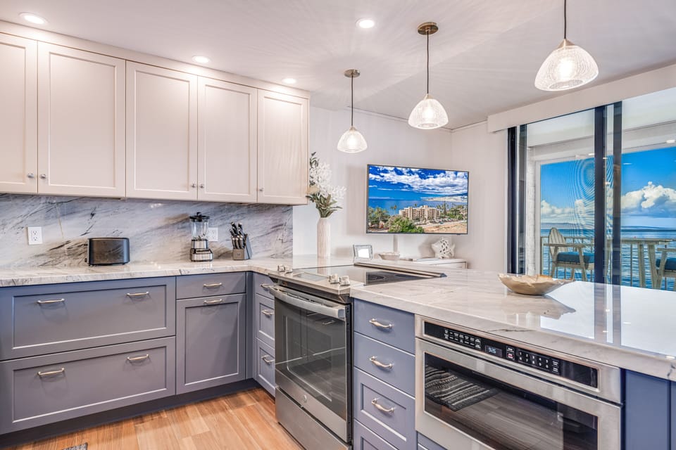 Condo, 1 Bedroom | Private kitchen | Coffee/tea maker, fridge, oven, toaster