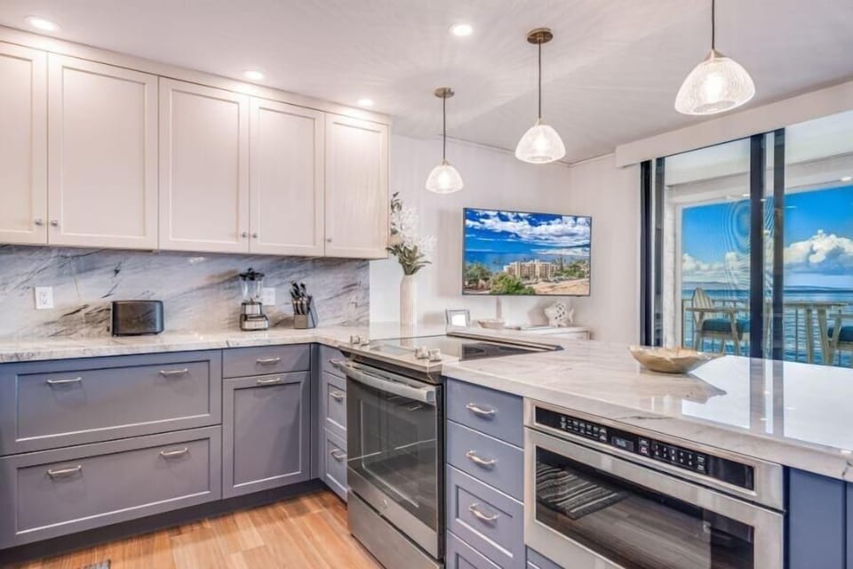 Condo, 1 Bedroom | Private kitchen | Fridge, oven, toaster