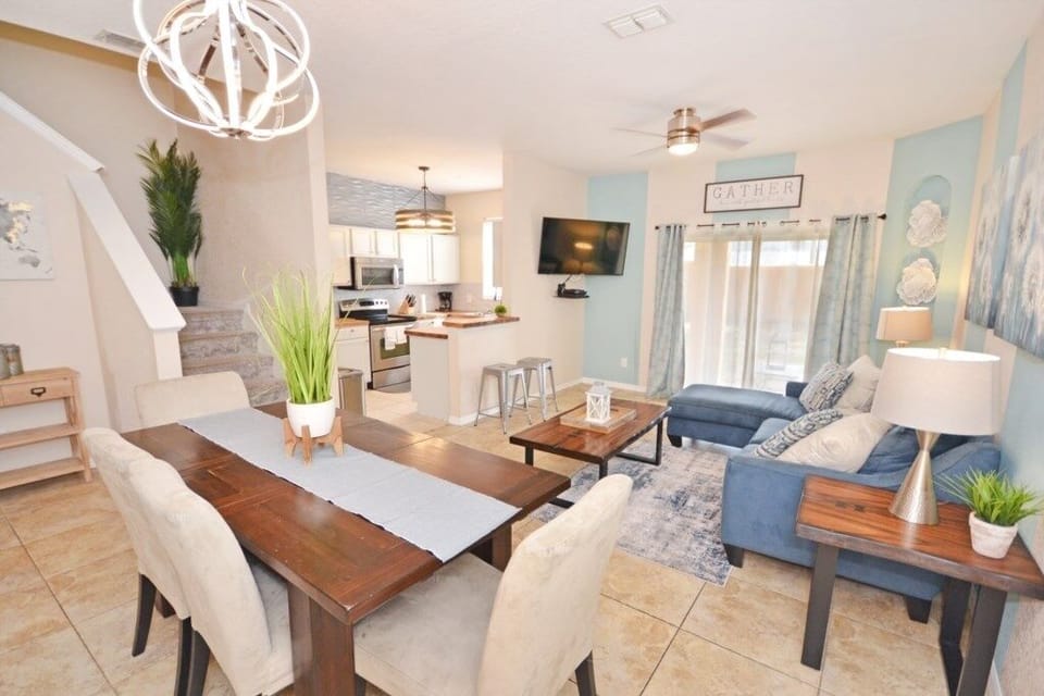 Townhome, 4 Bedrooms | Dining