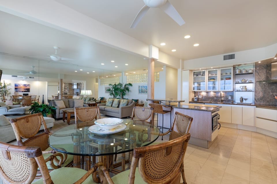Condo, 2 Bedrooms | Dining