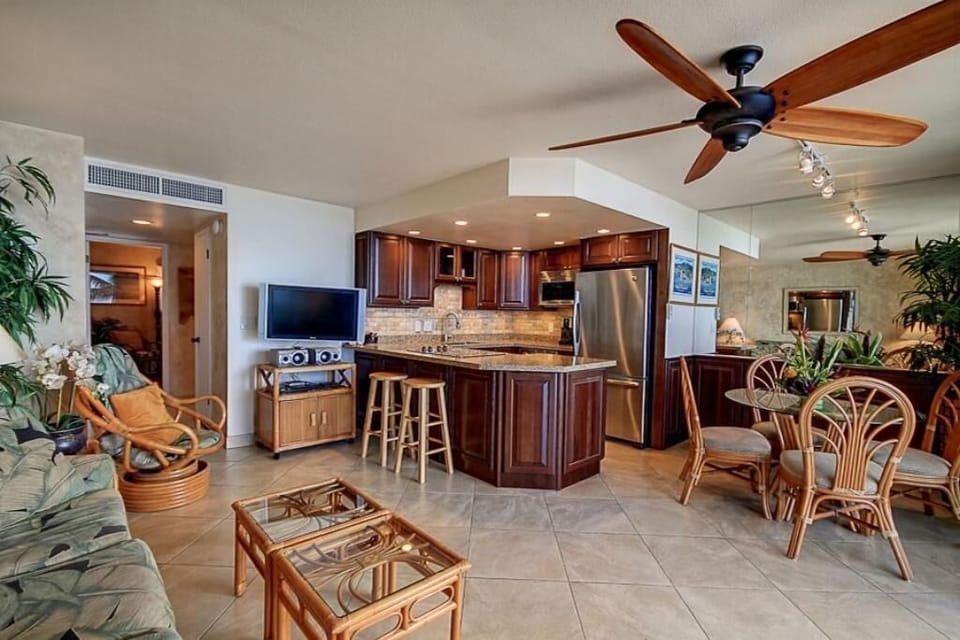 Condo, 1 Bedroom | Living area